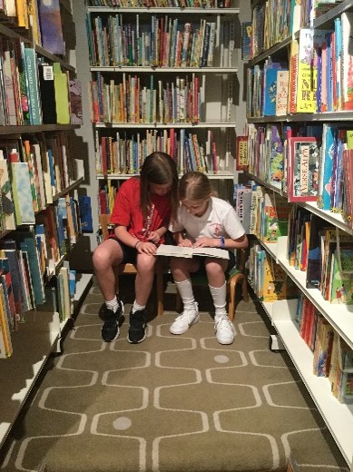 Y5 trip to the National Poetry Library May 2025
